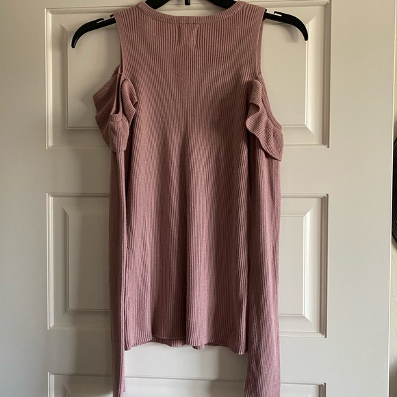 Open Shoulder Ruffled & Ribbed Sweater - Picture 4 of 4